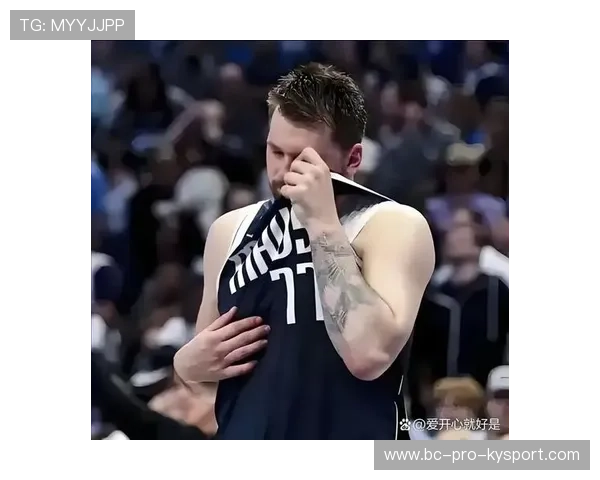 东契奇假突破真传球,达拉斯独行侠外线开张 东契奇假突破真传球,达拉斯独行侠外线开张